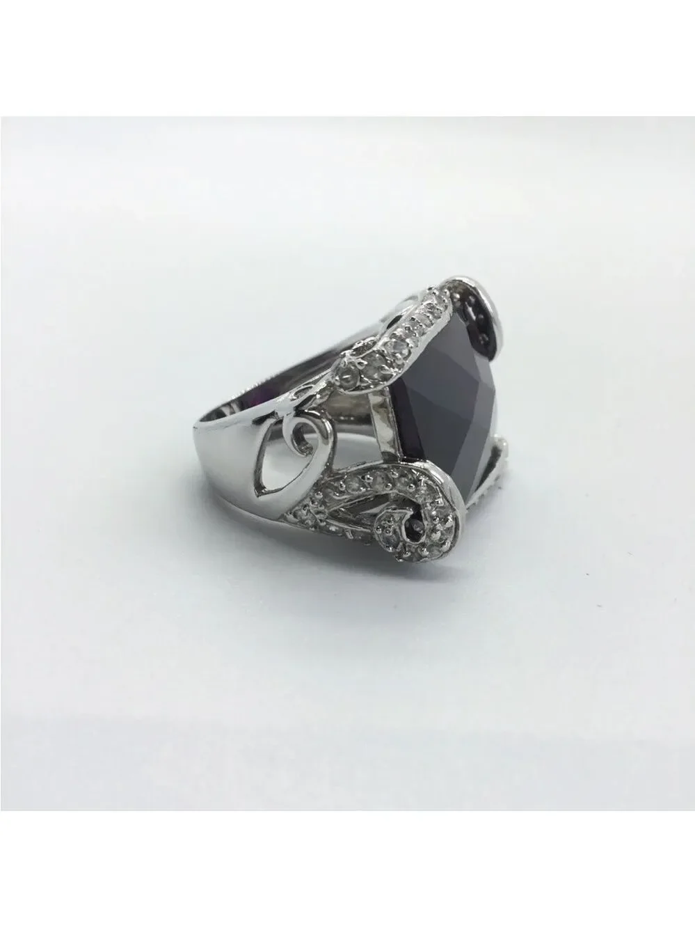 ART DECO STYLE SHINY FACETED PURPLE CZ COCKTAIL RING IN STERLING SILVER